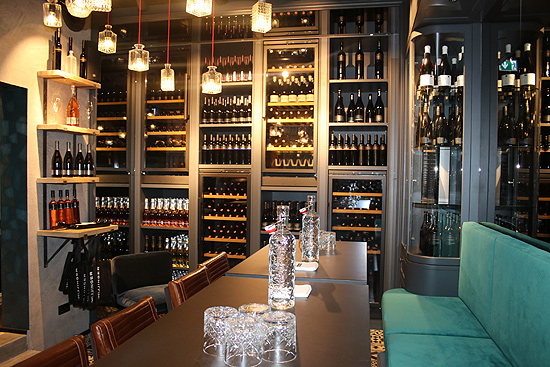 "Leo Hillinger Wineshop & Bar" in München-Lehel (©Foto:Martin Schmitz)